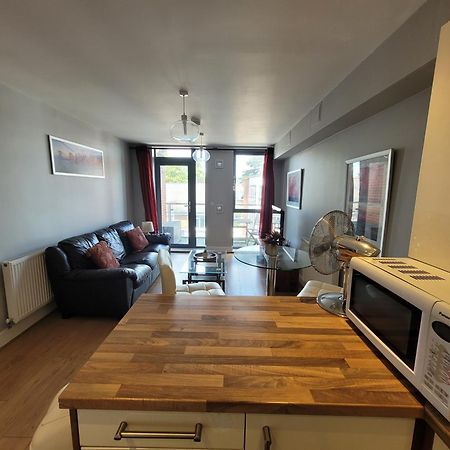 Lesley Court- A Lovely Spacious 2 Bedroom Apartment By Catchpole Stays Chelmsford Exterior foto